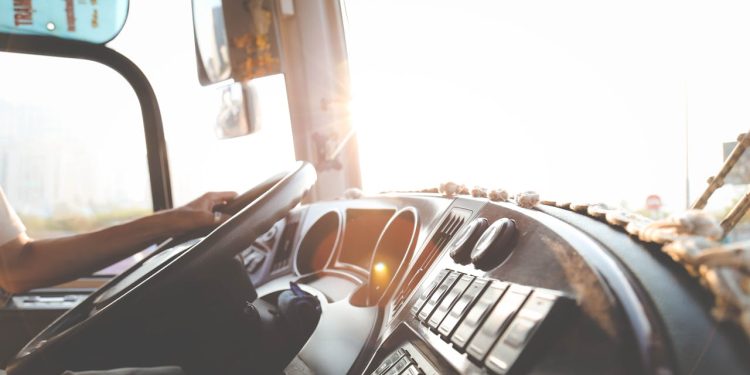 Wynajem busów Warszawa – komfortowy i bezpieczny transport dla grup Podróże bus wynajem