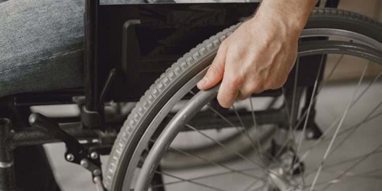 Podjazd dla niepełnosprawnych w domu – funkcjonalne rozwiązanie poprawiające komfort życia Lifestyle specjalistyczne podjazdy dla nieplenosprawnych