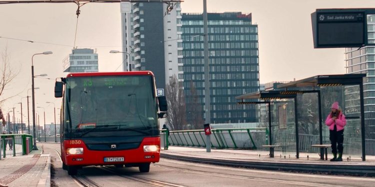 Wynajem autokarów Warszawa – komfortowe przewozy z firmą Tandem Podróże autokary wynajem